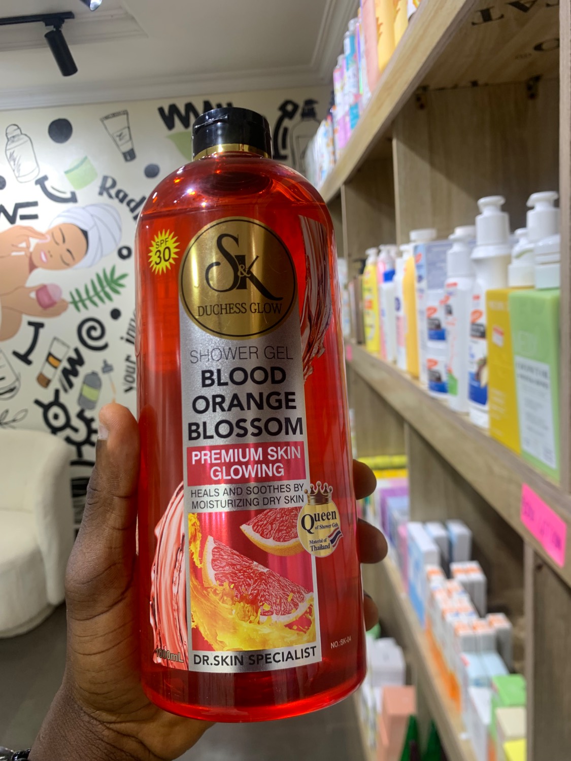 Body secrets Hydrating shower gel is a powerful, yet gentle hydrating gel + infused with antioxidant-rich in omega-3, -6, and -9 fatty acids essential for maintaining brighter healthy skin.